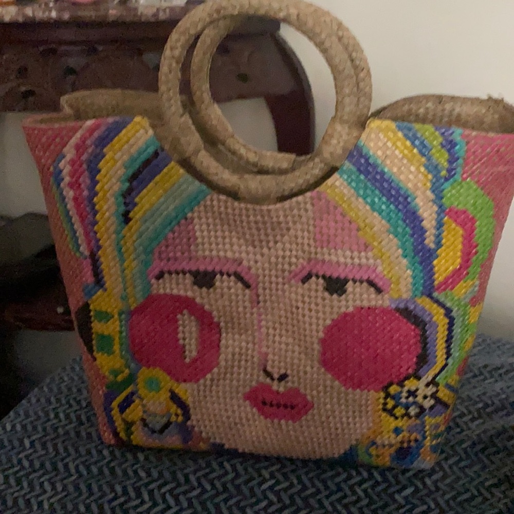 Woven hand bag.